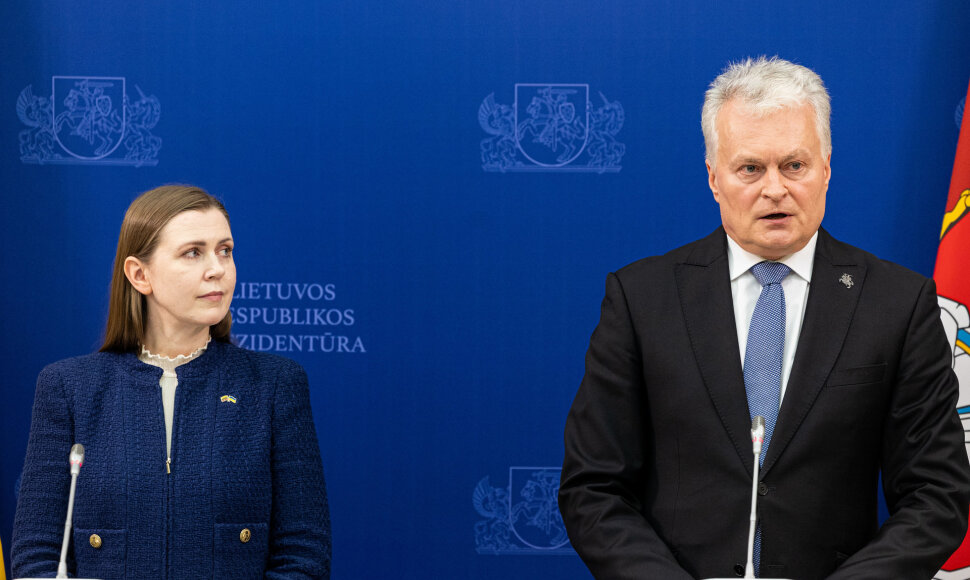 Dovilė &Scaron;akalienė, Gitanas Nausėda