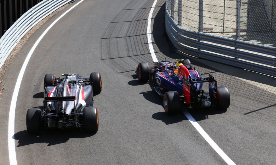 „Formulės-1“ penktadienio treniruotės Silverstone