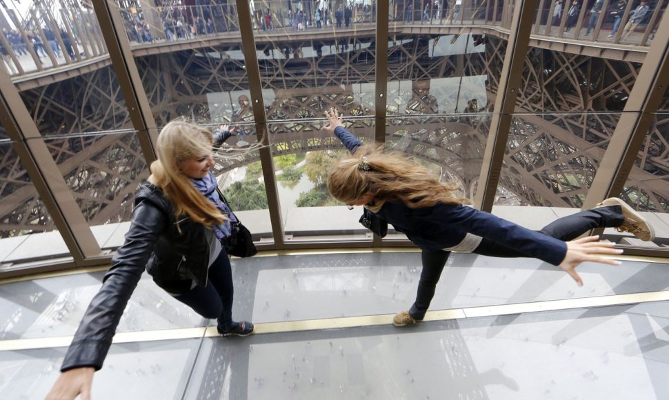Stiklinės grindys Eifelio bokšte 