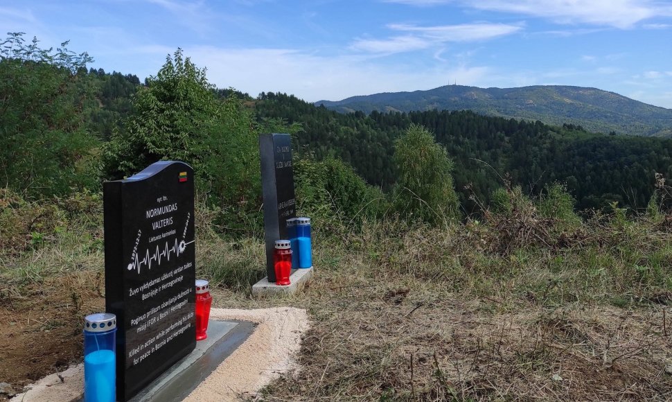 Bosnijoje atidengtas atminimo akmuo žuvusiam Lietuvos kariui N.Valteriui