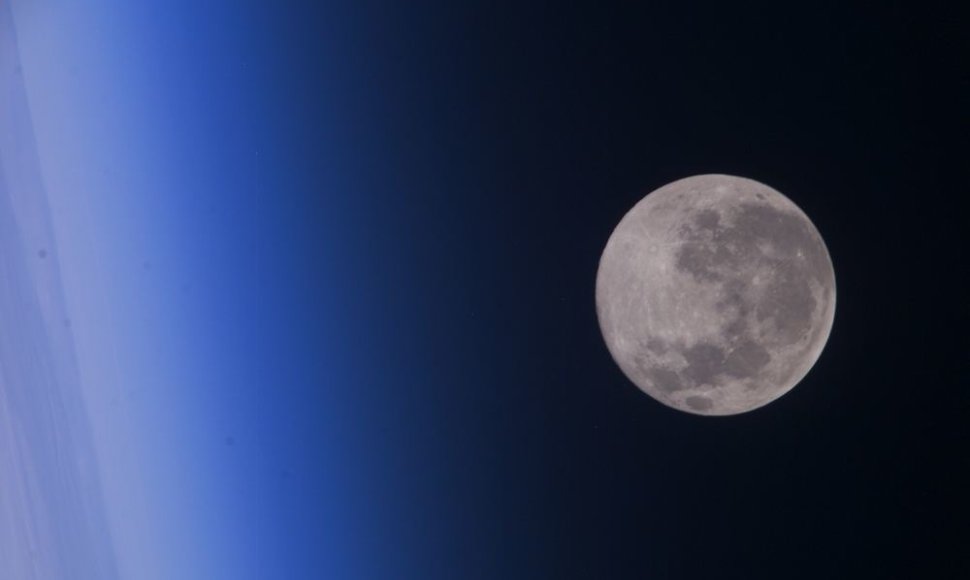 Mėnulis iš Tarptautinės kosminės stoties. 