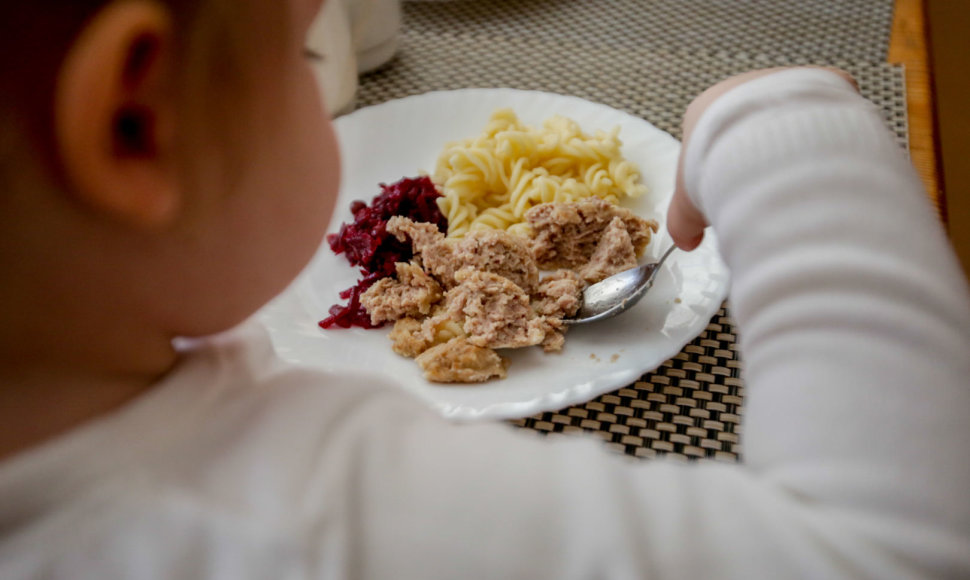 Lentvario vaikų darželyje „Šilas“ kontrolieriai tikrino maitinimo kokybę
