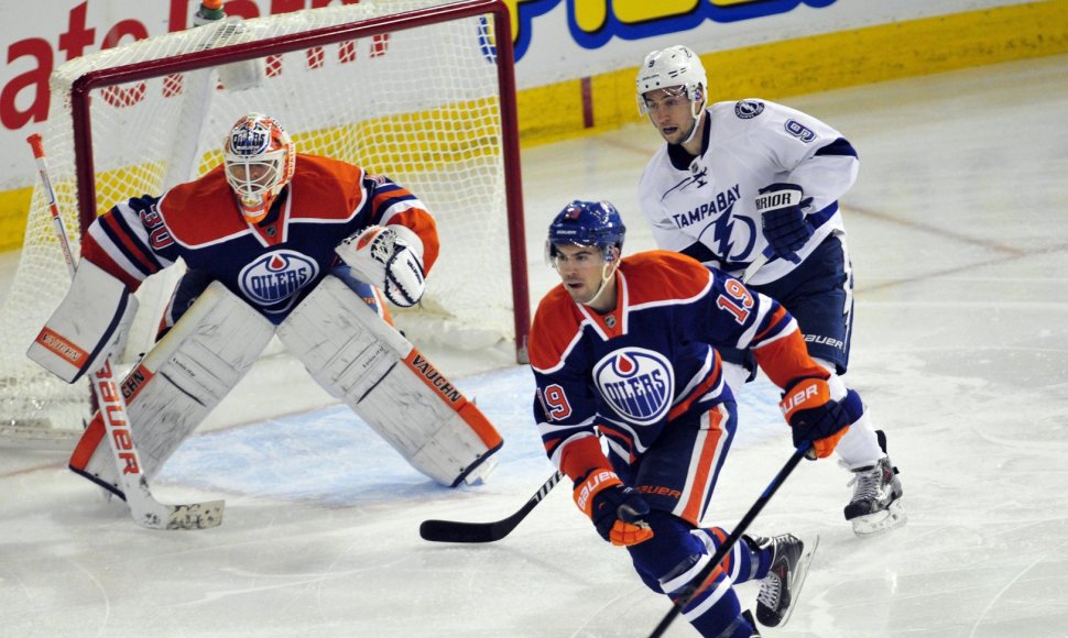„Oilers“ ledo ritulininkai įveikė Tampos atstovus