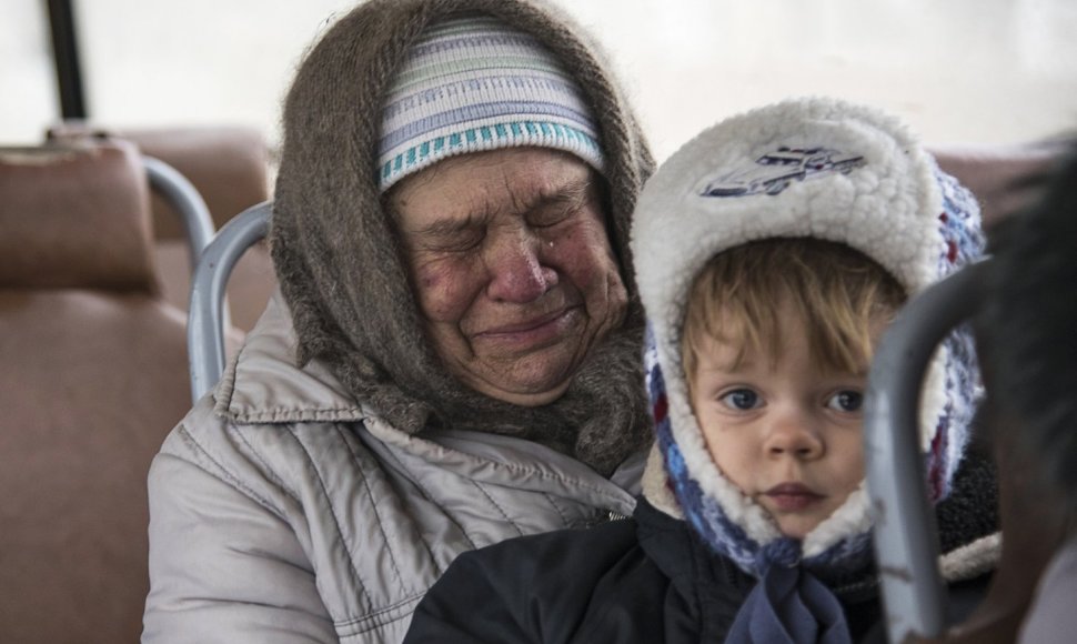 Iš Debalcevės miesto evakuojami žmonės