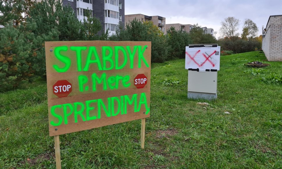 Gyventojų protestas prieš kelio palei namų langus tiesimą Raudondvaryje