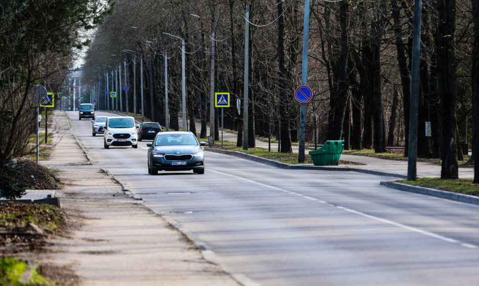 Įgriuvę šuliniai ir duobės pagrindinėse Kauno gatvėse