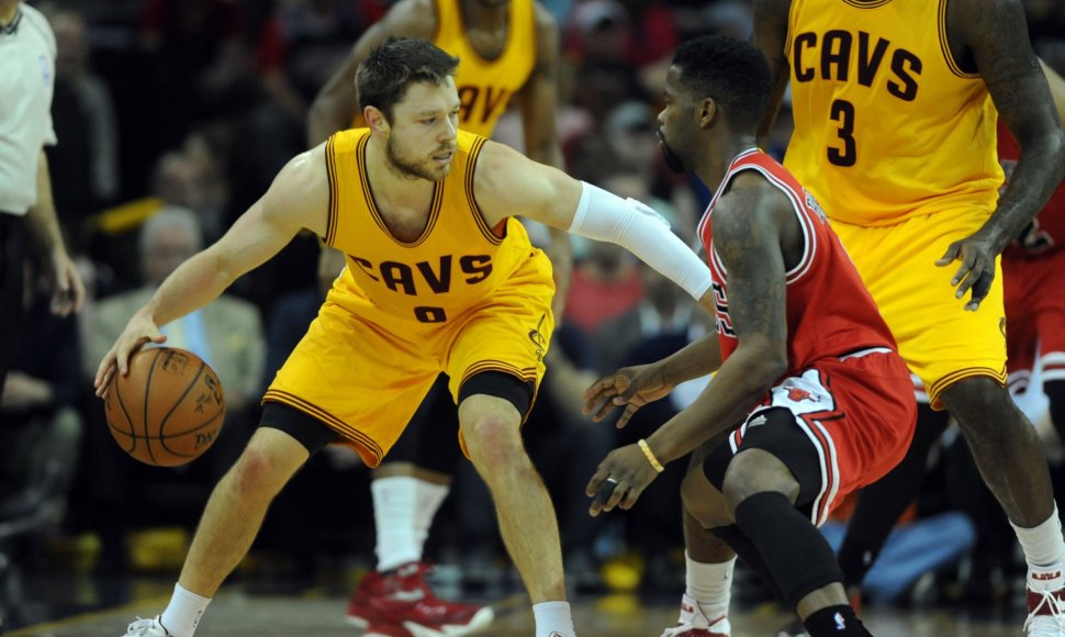 Matthew Dellavedova ir Aaronas Brooksas