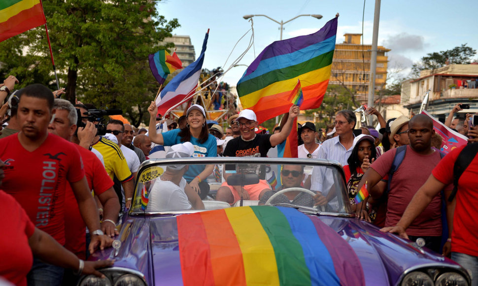 Kuba naujoje konstitucijoje atsisakys tos pačios lyties asmenų santuokų įteisinimo