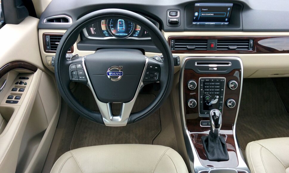„Volvo XC70“