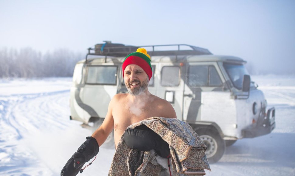 „The Coldest Ride“: šalčio pojūčiams užtvirtinti – krosas ir maudynės -45 laipsnių šaltyje