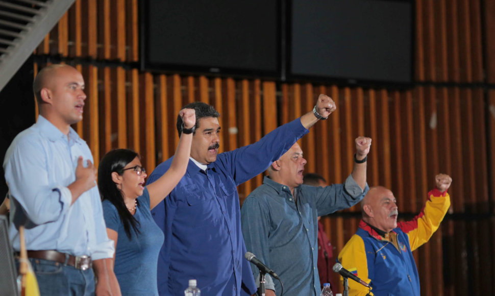 Nicolas Maduro su šalininkais