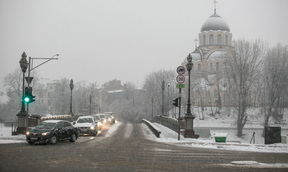 Vilnių užklupo stiprus snygis