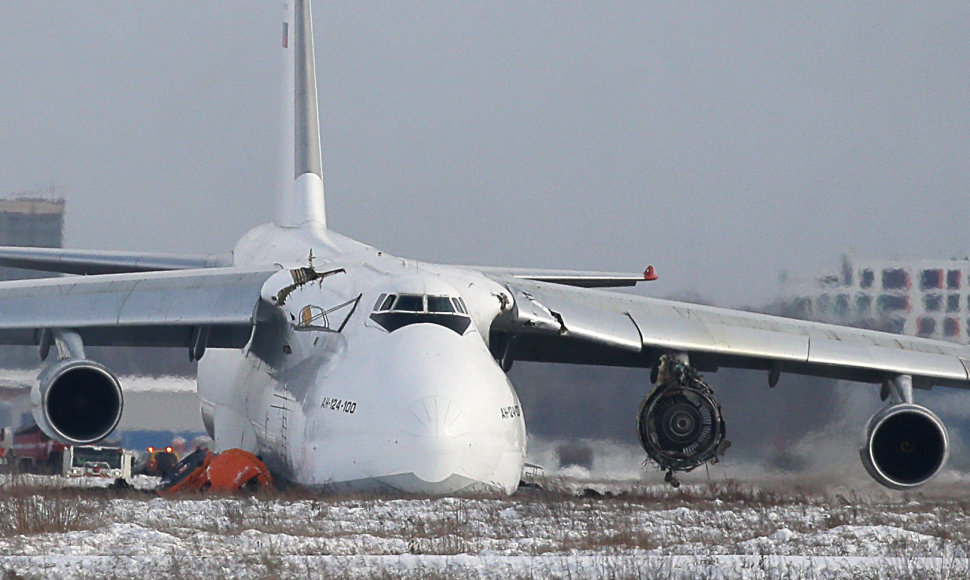 Gedimą patyręs ir avariniu būdu nusileidęs lėktuvas AN-124-100 „Ruslan“