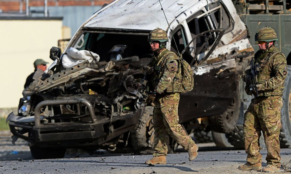 JAV kariai savižudžio sprogdintojo išpuolio vietoje 