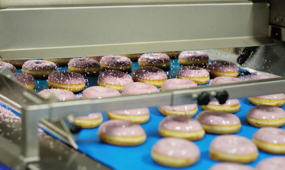 10 tūkst. donuts spurgų per valandą: kaip veikia moderni &bdquo;Mantingos&ldquo; spurgų gamybos linija?