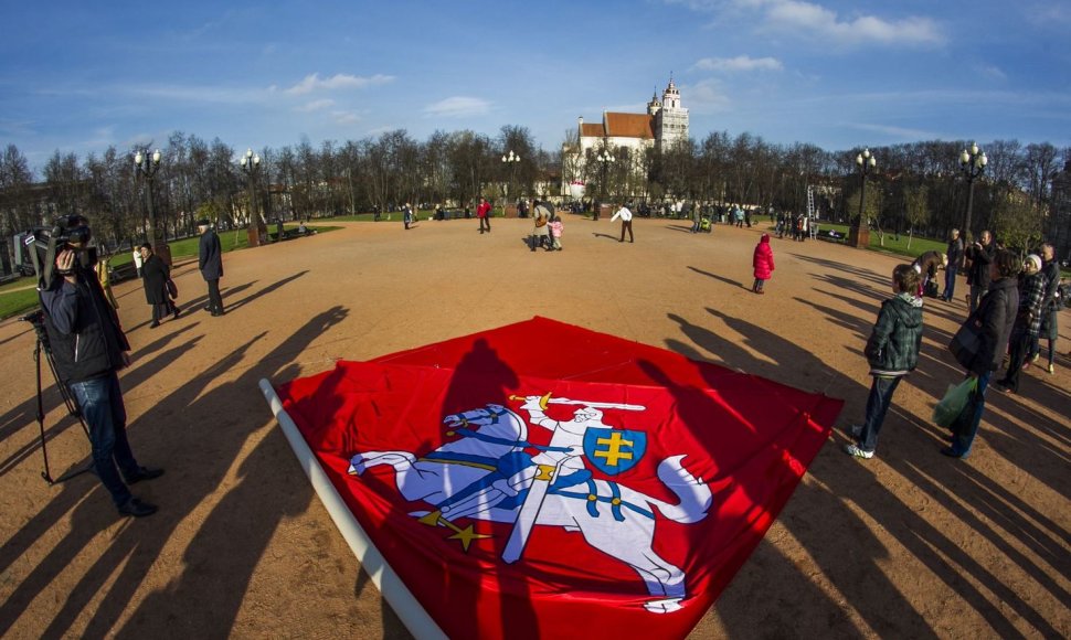 Lukiškių aikštėje – rekordinio dydžio Vyčio vėliava.