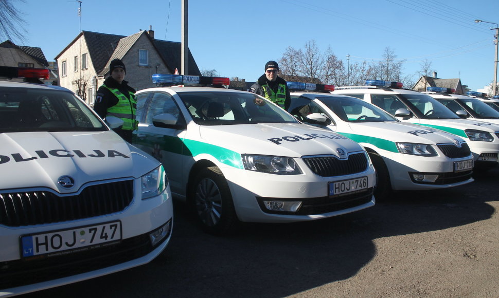 Policijos automobilių pristatymas