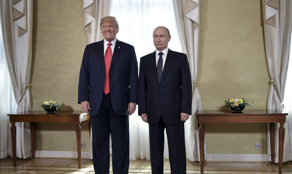 Donaldas Trumpas ir Vladimiras Putinas per susitikimą Helsinkyje