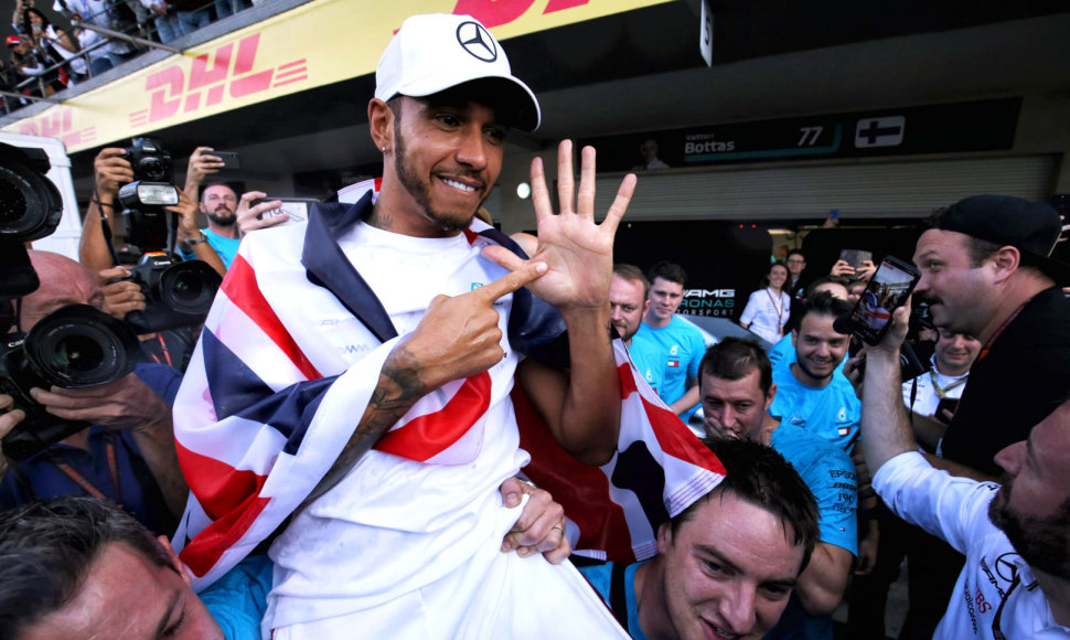 Lewisas Hamiltonas Meksikos GP užsitikrino jau penktą F1 čempiono titulą