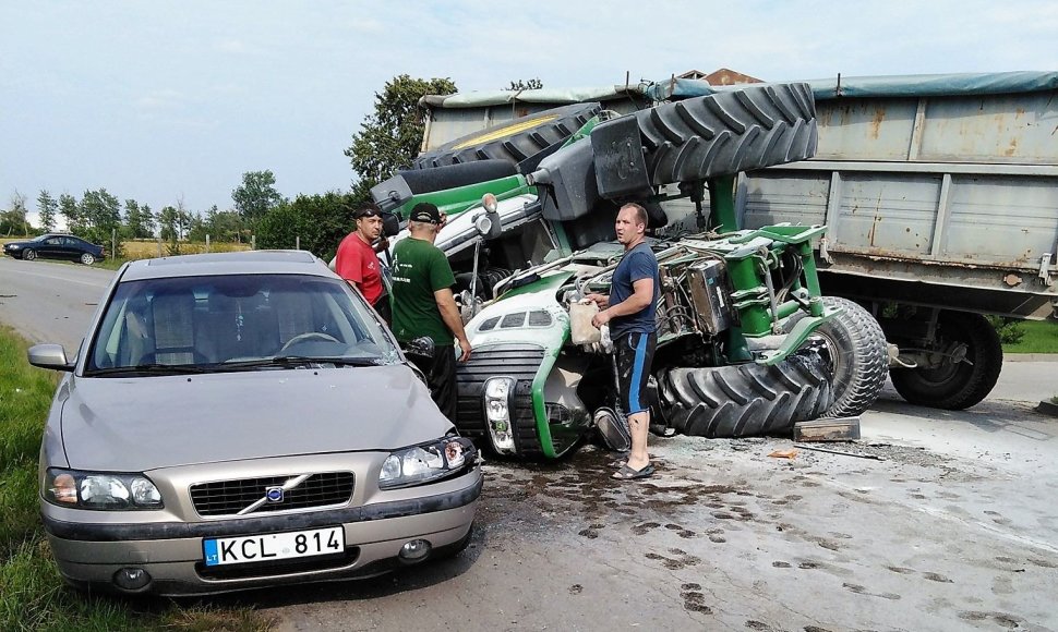 Joniškyje pasipylė avarijos