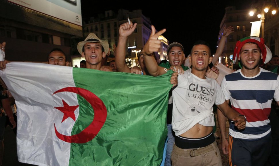 Prancūzijoje po Alžyro rinktinės pralaimėjimo buvo laukta emigrantų riaušių
