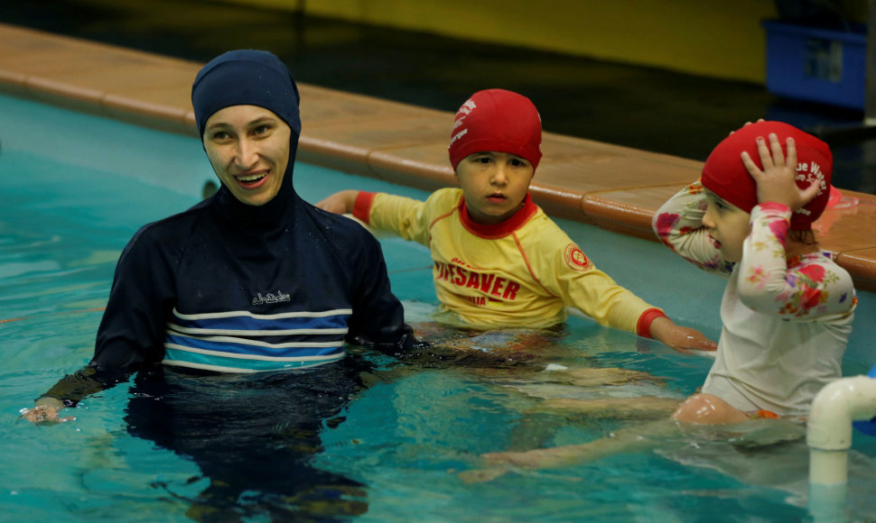 Šveicarijos musulmonai tėvai privalės leisti savo vaikus į plaukimo pamokas, kuriose kartu dalyvauja mergaitės ir berniukai