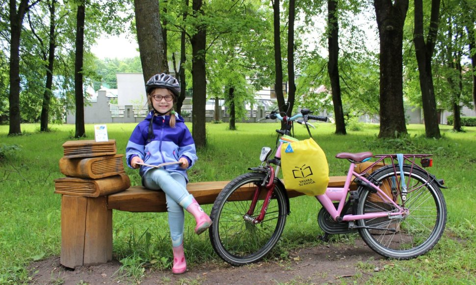 Viltė Rutkauskaitė vasarą leidžia su dviračiu ir knyga