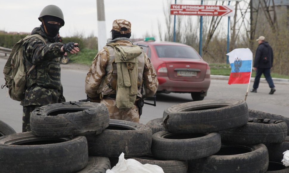 Prorusiški kovotojai jau blokuoja kelius