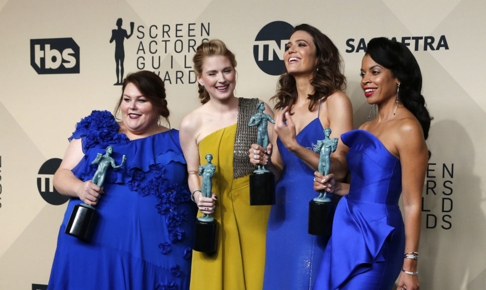 Chrissy Metz, Alexandra Breckenridge, Mandy Moore ir Susan Kelechi Watson