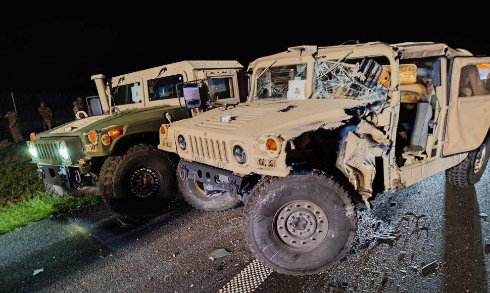 Lenkijoje susidūrė autobusas ir &bdquo;Humvee&ldquo; karinis konvojus