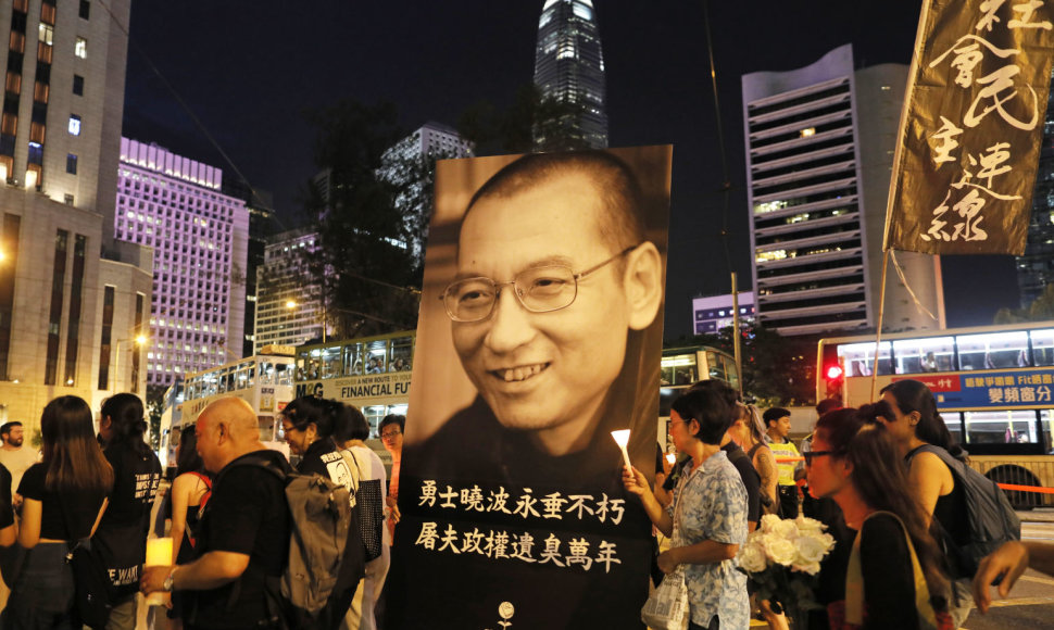 Kinų disidento Liu Xiaobo pelenai palaidoti jūroje