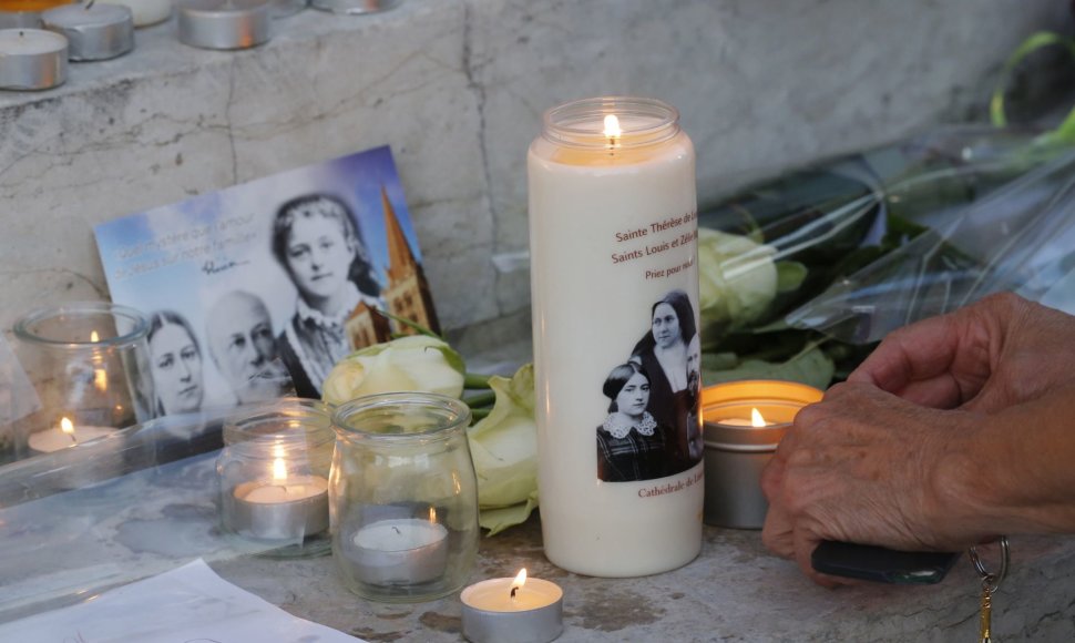 Prancūzija gedi džihadistų nužudyto kunigo