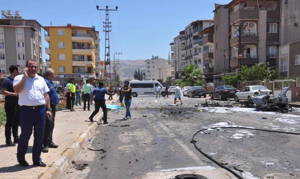Turkijoje per sprogimą prie Sirijos sienos žuvo trys žmonės