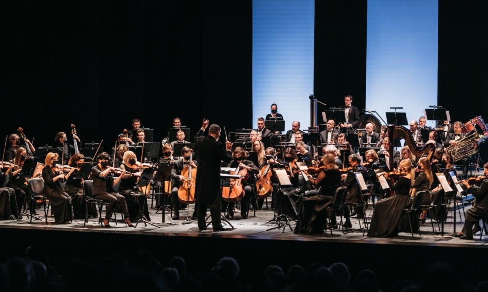 KVMT orkestras ir vyriausiasis dirigentas Tomas Ambrozaitis. 