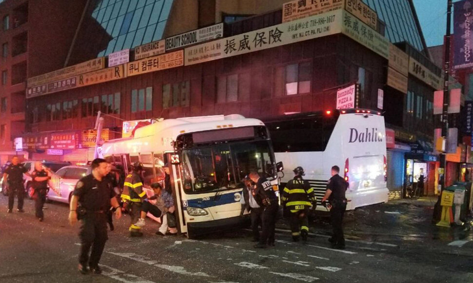 Niujorke susidūrus autobusams žuvo 3 žmonės