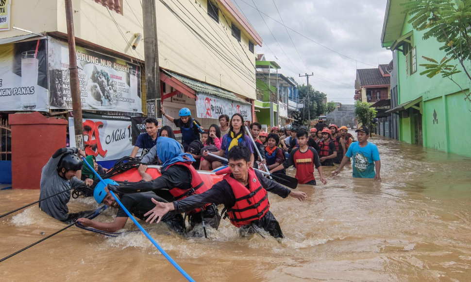 Indonezijoje siautėja potvyniai