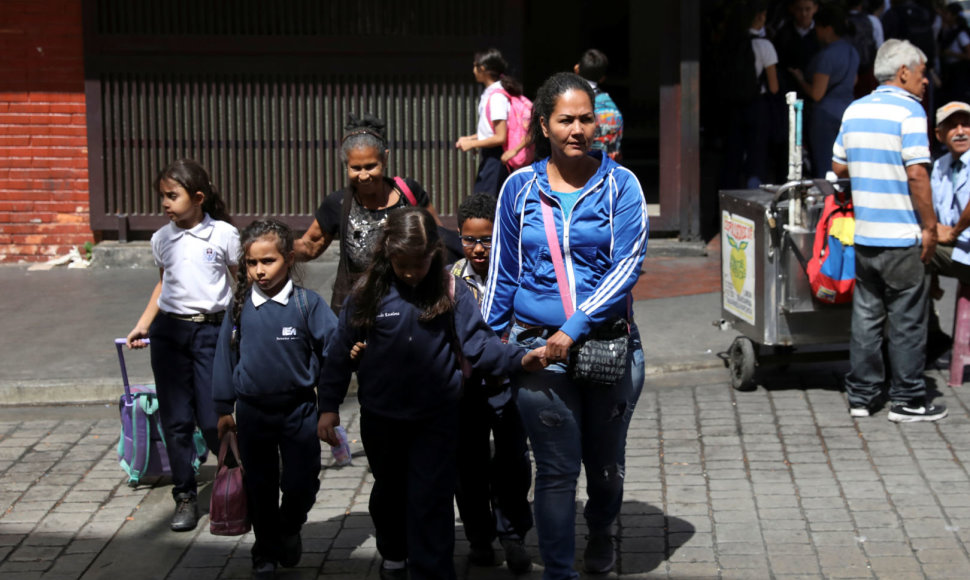 Krizė Venesueloje kelia pavojų vaikams