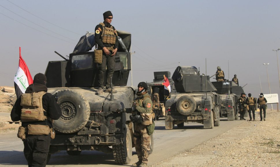 Irako pajėgos atakuoja „Islamo valstybės“ užimtą Mosulo oro uostą