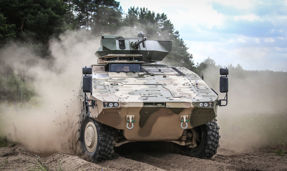 Lietuvos kariuomenės ir KAM atstovai Vokietijoje stebėjo pėstininkų kovos mašinos BOXER prototipo bandymus