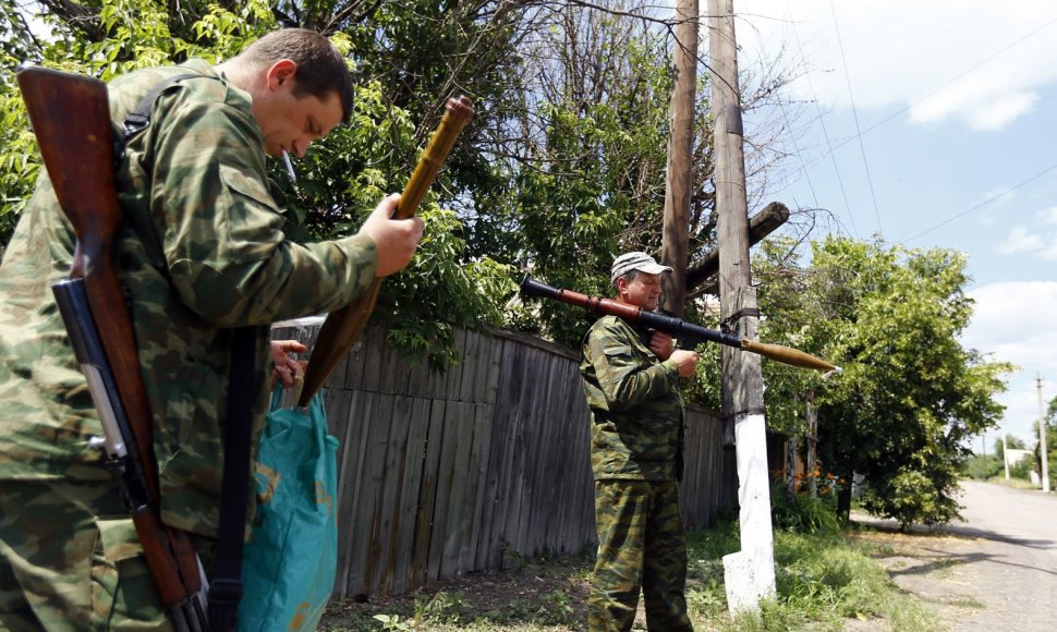 Prorusiški teroristai netoli Krasnyj Limano miestelio, Ukrainoje.