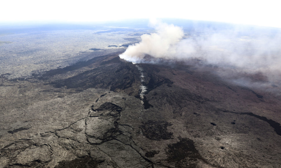 Havajuose išsiveržus ugnikalniui evakuojami gyventojai 