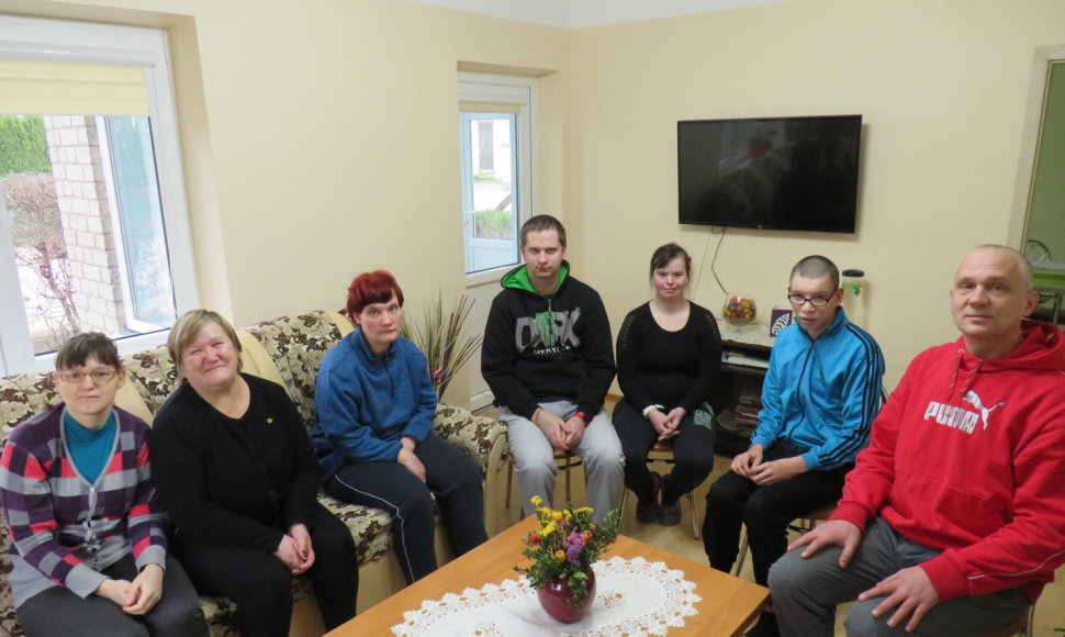 Negalią turintys žmonės Vilkaviškio grupinio gyvenimo namuose