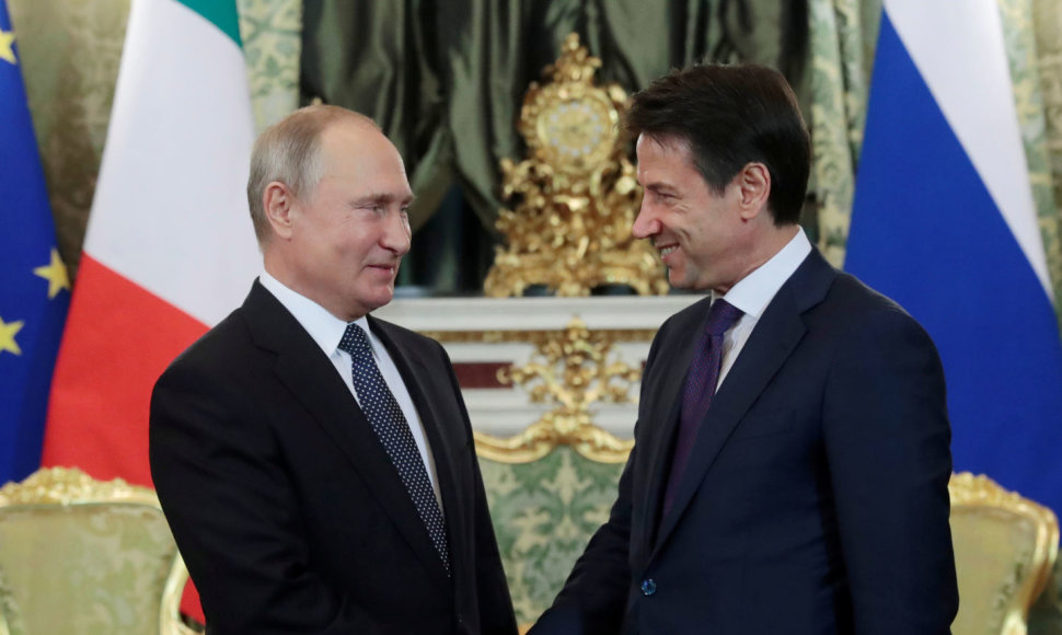 Giuseppe Conte ir Vladimiras Putinas Maskvoje