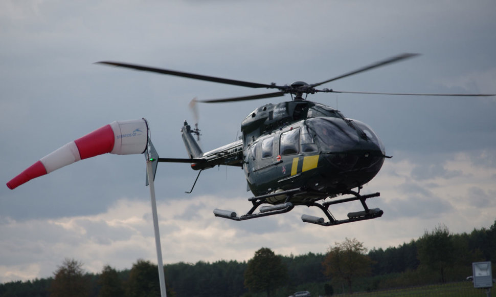 Skrydį atlikęs VSAT Aviacijos valdybos sraigtasparnis „Eurocopter EC 145“