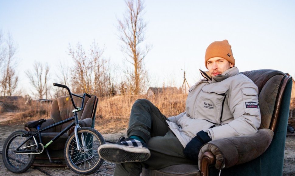 27 metų M.Kazlauskas iš Staniūnų tikino, kad pirmasis jo tikras susidomėjimas ekstremaliu sportu prasidėjo, kai būdamas 12 metų gavo savo pirmąjį BMX dviratį