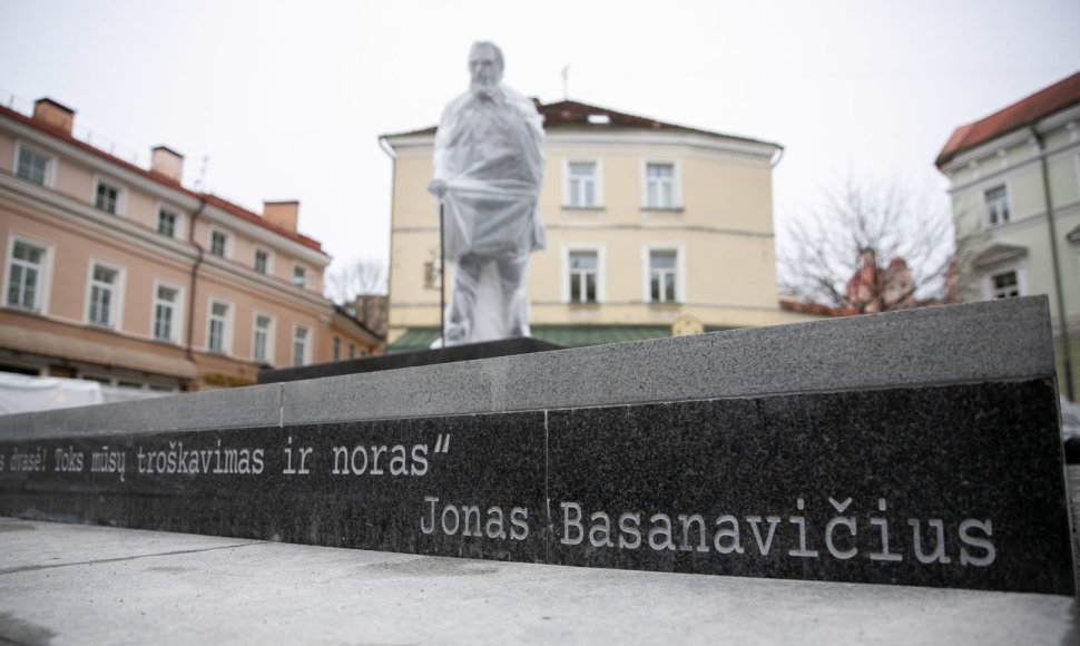 Atidengimo laukiantis paminklas Jonui Basanavičiui 