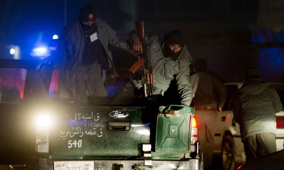 Kariai saugo teritoriją po sprogimo Kabulo centre