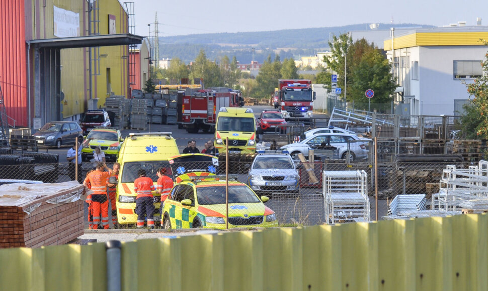 Čekijoje sudužus sraigtasparniui žuvo trys užsieniečiai ir čekas