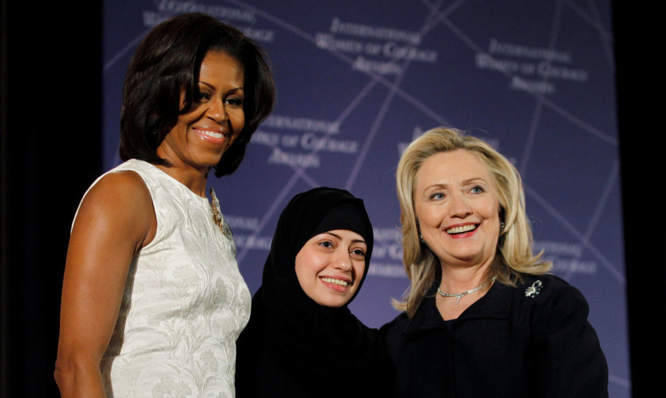 S.Badawi (viduryje) su M.Obama ir H.Clinton