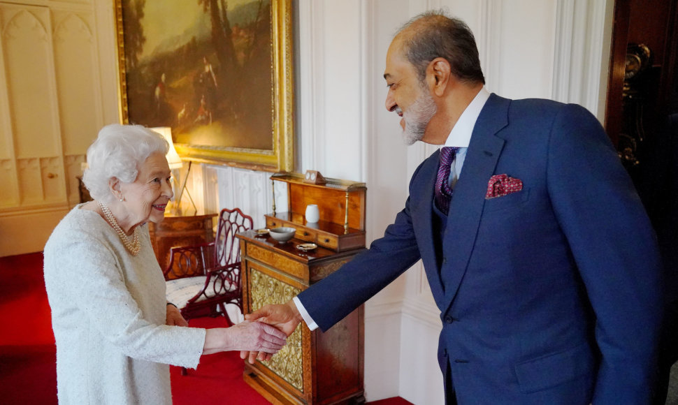 Elizabeth II susitiko su Omano sultonu
